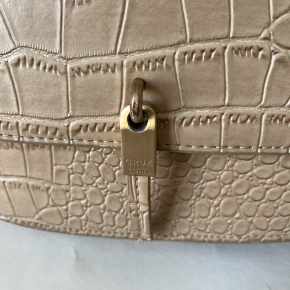 Penelope and Monica Cruz Carpisa Crossbody Bag - Picture 3 of 7